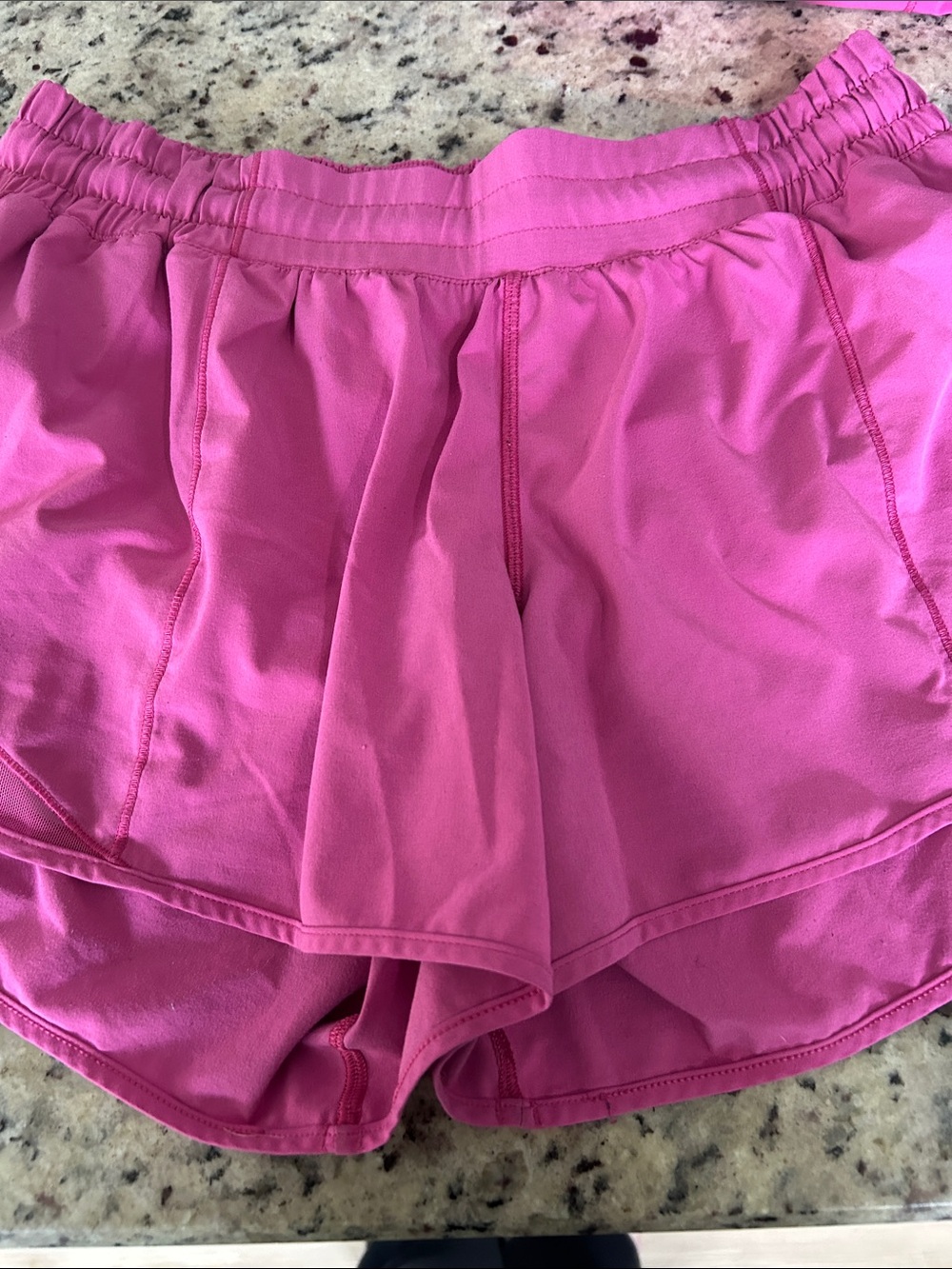 Lululemon women’s Hotty hot shorts low rise 2.5” pink Sz 8